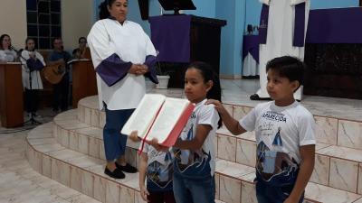 Dezenas de FiÃ©is participaram da abertura do TrÃ­duo em louvor a SÃ£o JosÃ© no Bairro Cristo Rei